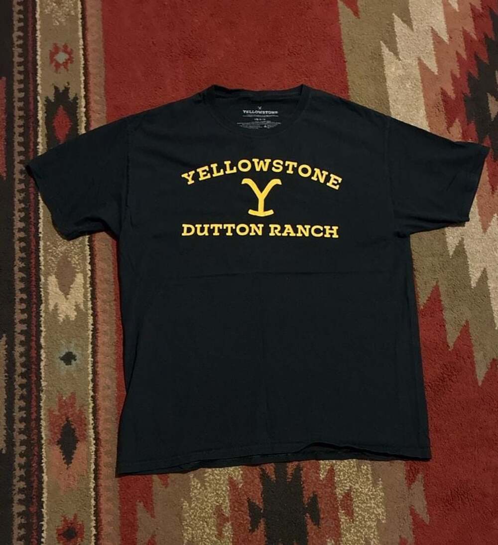 Yellowstone Dutton Ranch Black Graphic T-Shirt Size L